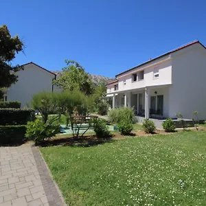https://villa-corinthia.primorje-gorskikotar.com