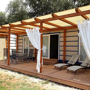 https://mobile-home-lux-1.in-istria.net